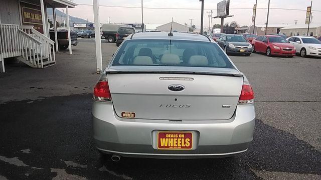 2009 Brilliant Silver Met Ford Focus SES Sedan (1FAHP36N89W) with an 2.0L L4 DOHC 16V engine, located at 1821 N Montana Ave., Helena, MT, 59601, 46.603447, -112.022781 - Photo #5