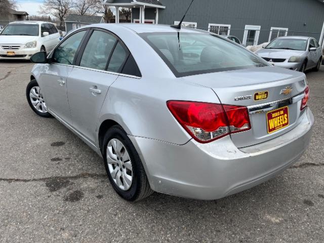 2011 Chevrolet Cruze 2LS (1G1PC5SHXB7) with an 1.8L L4 DOHC 16V FFV engine, 6-Speed Automatic transmission, located at 1821 N Montana Ave., Helena, MT, 59601, (406) 422-1031, 0.000000, 0.000000 - Photo #2