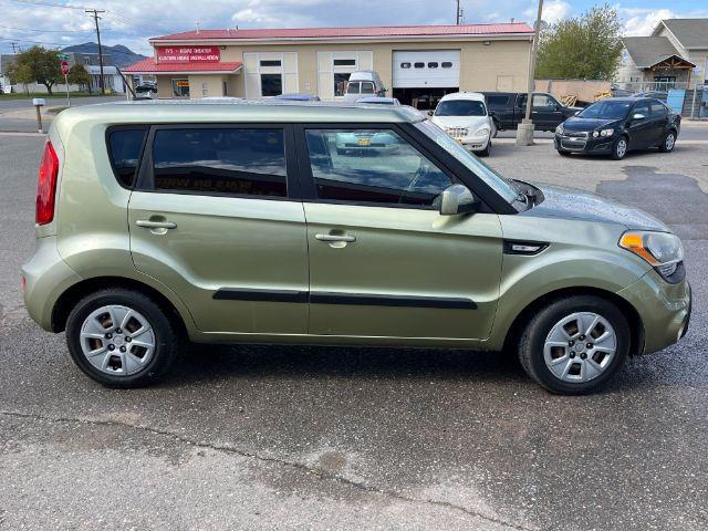 2013 Kia Soul Base (KNDJT2A57D7) with an 1.6L L4 DOHC 16V engine, Automatic transmission, located at 1821 N Montana Ave., Helena, MT, 59601, 46.603447, -112.022781 - Photo #3