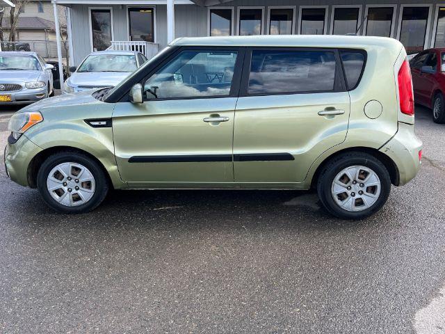 2013 Kia Soul Base (KNDJT2A57D7) with an 1.6L L4 DOHC 16V engine, Automatic transmission, located at 1821 N Montana Ave., Helena, MT, 59601, 46.603447, -112.022781 - Photo #5