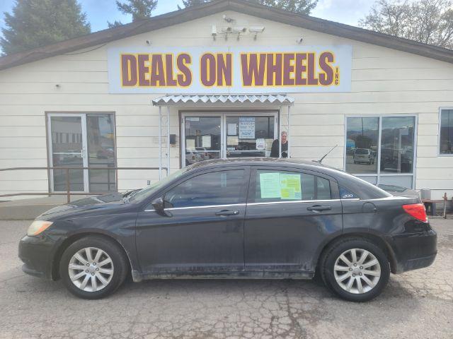 2011 Chrysler 200 Touring (1C3BC1FG1BN) with an 3.6L V6 DOHC 24V FFV engine, 6-Speed Automatic transmission, located at 1800 West Broadway, Missoula, 59808, (406) 543-1986, 46.881348, -114.023628 - Photo #5
