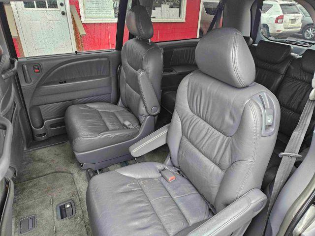 2005 Honda Odyssey EX w/ Leather DVD (5FNRL38735B) with an 3.5L V6 SOHC 24V engine, 5-Speed Automatic transmission, located at 601 E. Idaho St., Kalispell, MT, 59901, 48.203983, -114.308662 - Photo #9