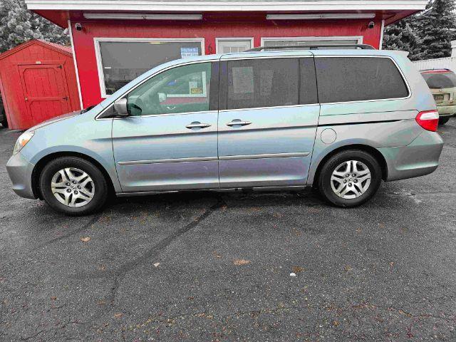 2005 Honda Odyssey EX w/ Leather DVD (5FNRL38735B) with an 3.5L V6 SOHC 24V engine, 5-Speed Automatic transmission, located at 601 E. Idaho St., Kalispell, MT, 59901, 48.203983, -114.308662 - Photo #1