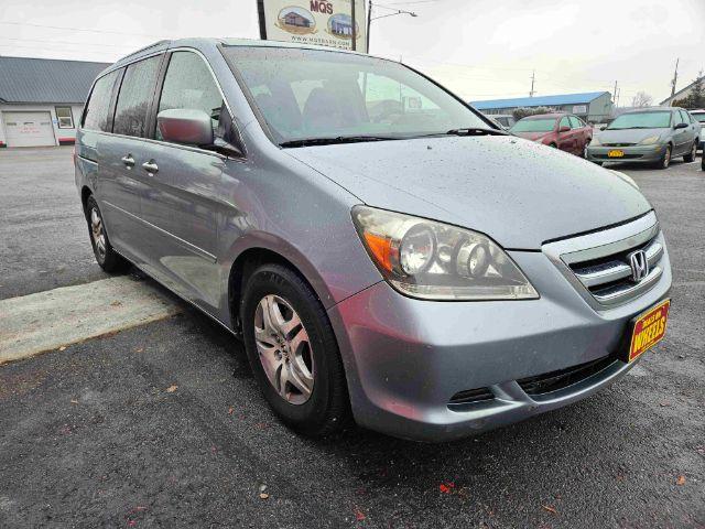 2005 Honda Odyssey EX w/ Leather DVD (5FNRL38735B) with an 3.5L V6 SOHC 24V engine, 5-Speed Automatic transmission, located at 601 E. Idaho St., Kalispell, MT, 59901, 0.000000, 0.000000 - Photo #6