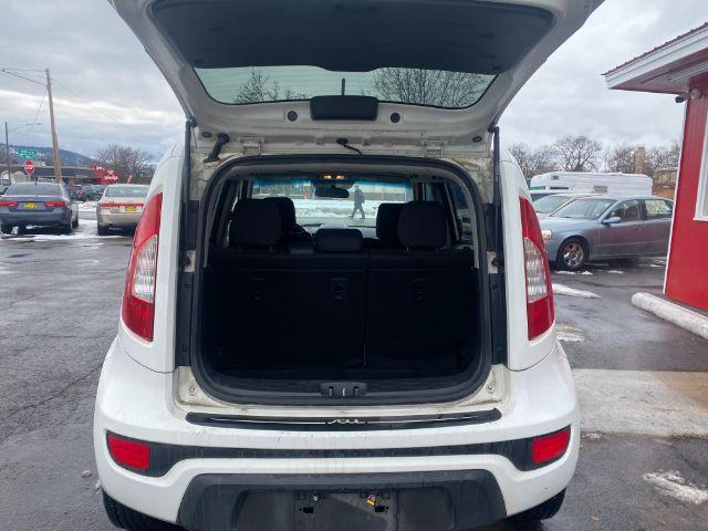 2012 Kia Soul Base (KNDJT2A58C7) with an 1.6L L4 DOHC 16V engine, 5-Speed Manual transmission, located at 601 E. Idaho St., Kalispell, MT, 59901, 0.000000, 0.000000 - Photo #4