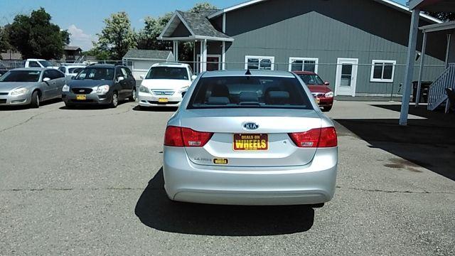 2010 Kia Optima LX (KNAGG4A80A5) with an 2.4L L4 DOHC 16V engine, 4-Speed Automatic transmission, located at 1821 N Montana Ave., Helena, MT, 59601, 0.000000, 0.000000 - Photo #5