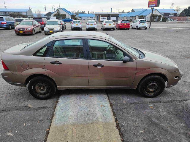2005 Arizona Beige Metall Ford Focus ZX4 SE (1FAFP34N75W) with an 2.0L L4 DOHC 16V engine, located at 601 E. Idaho St., Kalispell, MT, 59901, 48.203983, -114.308662 - Photo #5