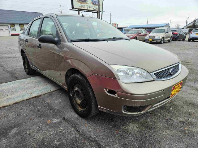 2005 Arizona Beige Metall Ford Focus ZX4 SE (1FAFP34N75W) with an 2.0L L4 DOHC 16V engine, located at 601 E. Idaho St., Kalispell, MT, 59901, 48.203983, -114.308662 - Photo #6