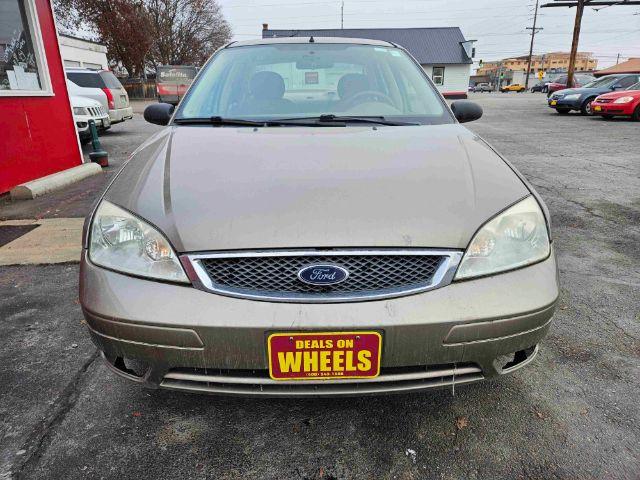 2005 Arizona Beige Metall Ford Focus ZX4 SE (1FAFP34N75W) with an 2.0L L4 DOHC 16V engine, located at 601 E. Idaho St., Kalispell, MT, 59901, 48.203983, -114.308662 - Photo #7