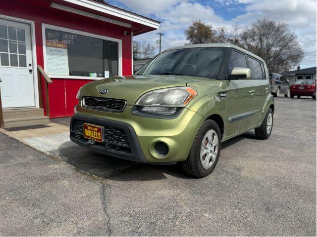 2013 Kia Soul Base (KNDJT2A51D7) with an 1.6L L4 DOHC 16V engine, 5-Speed Manual transmission, located at 601 E. Idaho St., Kalispell, MT, 59901, 48.203983, -114.308662 - Photo #0