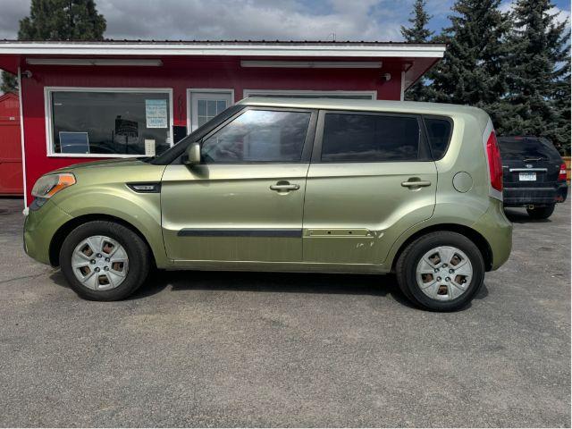 2013 Kia Soul Base (KNDJT2A51D7) with an 1.6L L4 DOHC 16V engine, 5-Speed Manual transmission, located at 601 E. Idaho St., Kalispell, MT, 59901, (406) 300-4664, 0.000000, 0.000000 - Photo #1