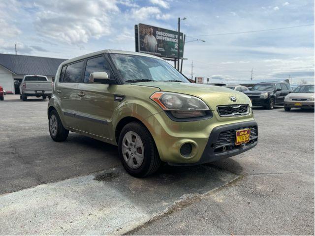 2013 Kia Soul Base (KNDJT2A51D7) with an 1.6L L4 DOHC 16V engine, 5-Speed Manual transmission, located at 601 E. Idaho St., Kalispell, MT, 59901, (406) 300-4664, 0.000000, 0.000000 - Photo #6