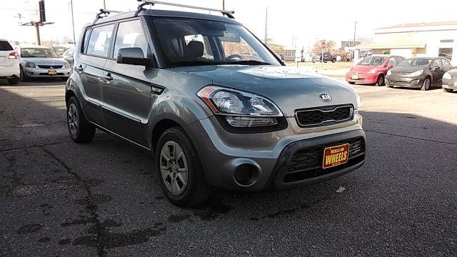 2013 Kia Soul Base (KNDJT2A59D7) with an 1.6L L4 DOHC 16V engine, 5-Speed Manual transmission, located at 1821 N Montana Ave., Helena, MT, 59601, 46.603447, -112.022781 - Photo #2