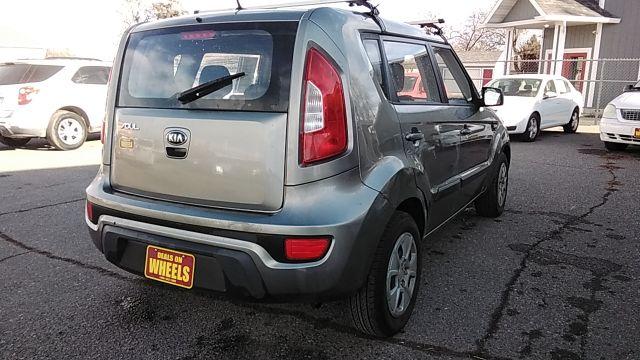 2013 Kia Soul Base (KNDJT2A59D7) with an 1.6L L4 DOHC 16V engine, 5-Speed Manual transmission, located at 1821 N Montana Ave., Helena, MT, 59601, 46.603447, -112.022781 - Photo #4