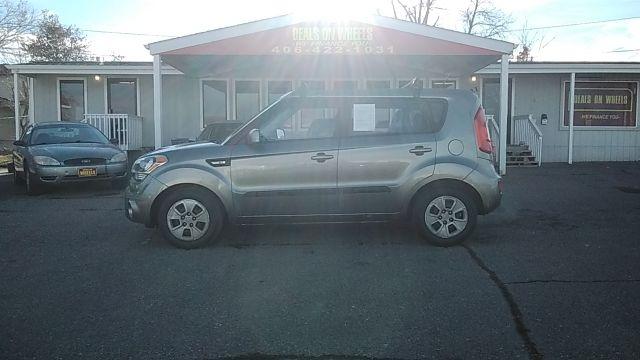 2013 Kia Soul Base (KNDJT2A59D7) with an 1.6L L4 DOHC 16V engine, 5-Speed Manual transmission, located at 1821 N Montana Ave., Helena, MT, 59601, 46.603447, -112.022781 - Photo #6
