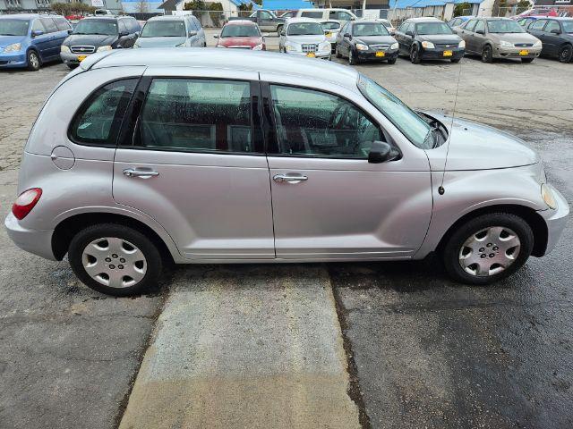 2009 Chrysler PT Cruiser Base (3A8FY48989T) with an 2.4L L4 DOHC 16V engine, located at 601 E. Idaho St., Kalispell, MT, 59901, (406) 300-4664, 0.000000, 0.000000 - Photo #5