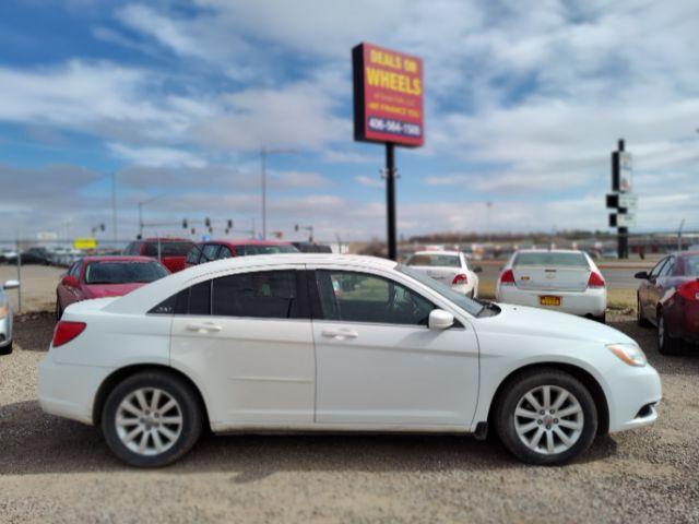 2013 Chrysler 200 Touring (1C3CCBBB3DN) with an 2.4L L4 DOHC 16V engine, 6-Speed Automatic transmission, located at 4801 10th Ave S,, Great Falls, MT, 59405, (406) 564-1505, 0.000000, 0.000000 - Photo #5