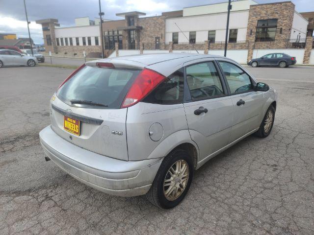 2005 CD Silver Metallic Ford Focus ZX5 SE (3FAFP37N45R) with an 2.0L L4 DOHC 16V engine, located at 1800 West Broadway, Missoula, 59808, (406) 543-1986, 46.881348, -114.023628 - Photo #3