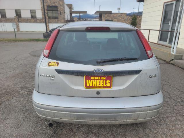 2005 CD Silver Metallic Ford Focus ZX5 SE (3FAFP37N45R) with an 2.0L L4 DOHC 16V engine, located at 1800 West Broadway, Missoula, 59808, (406) 543-1986, 46.881348, -114.023628 - Photo #4