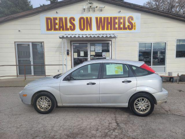 2005 CD Silver Metallic Ford Focus ZX5 SE (3FAFP37N45R) with an 2.0L L4 DOHC 16V engine, located at 1800 West Broadway, Missoula, 59808, (406) 543-1986, 46.881348, -114.023628 - Photo #5