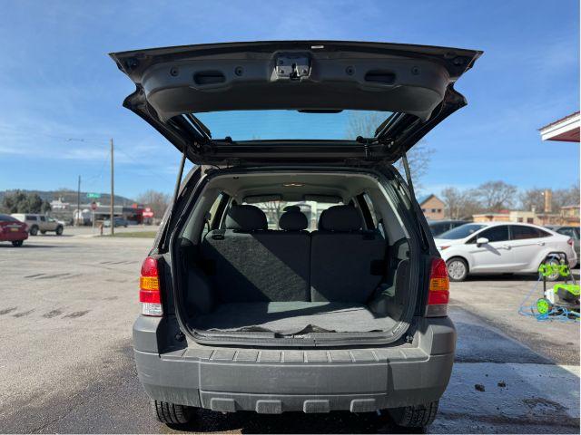 2007 Tungsten Grey Metallic Ford Escape XLS 4WD (1FMCU92Z87K) with an 2.3L L4 DOHC 16V engine, 4-Speed Automatic transmission, located at 601 E. Idaho St., Kalispell, MT, 59901, 0.000000, 0.000000 - Photo #5