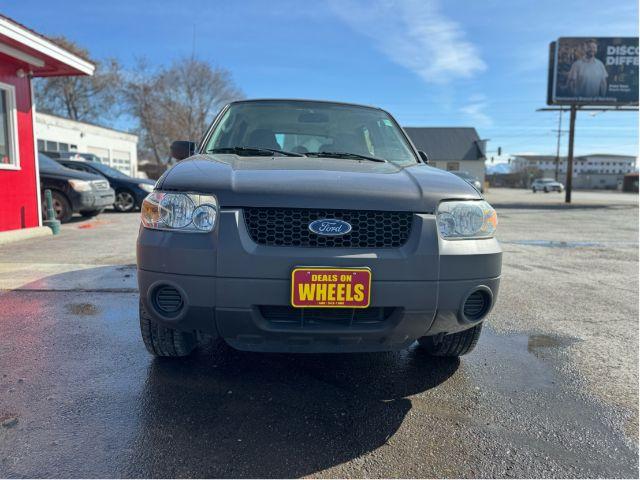 2007 Tungsten Grey Metallic Ford Escape XLS 4WD (1FMCU92Z87K) with an 2.3L L4 DOHC 16V engine, 4-Speed Automatic transmission, located at 601 E. Idaho St., Kalispell, MT, 59901, 48.203983, -114.308662 - Photo #7