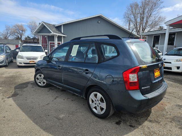 2009 Kia Rondo LX (KNAFG529097) with an 2.4L L4 DOHC 16V engine, 4-Speed Automatic transmission, located at 1821 N Montana Ave., Helena, MT, 59601, 46.603447, -112.022781 - Photo #4